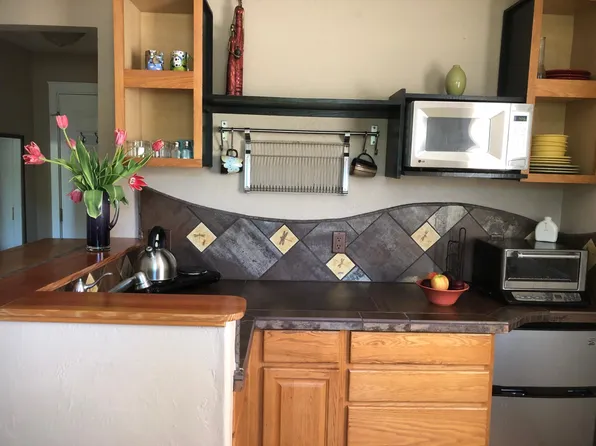 (undisclosed Address), Ashland, OR 97520