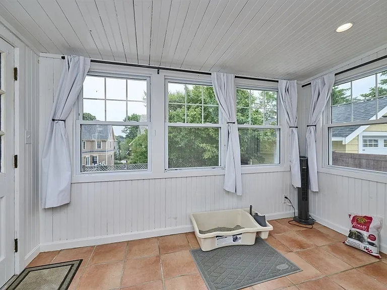 41 Lynde Ave — Photo 18