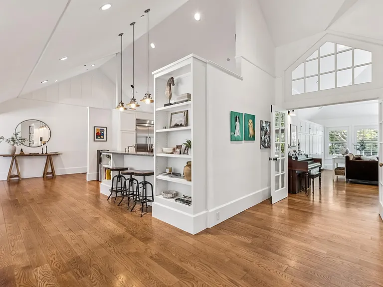 1156 Butterfield Rd — Photo 14