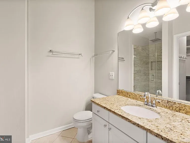 917 Rolfe Pl — Photo 38