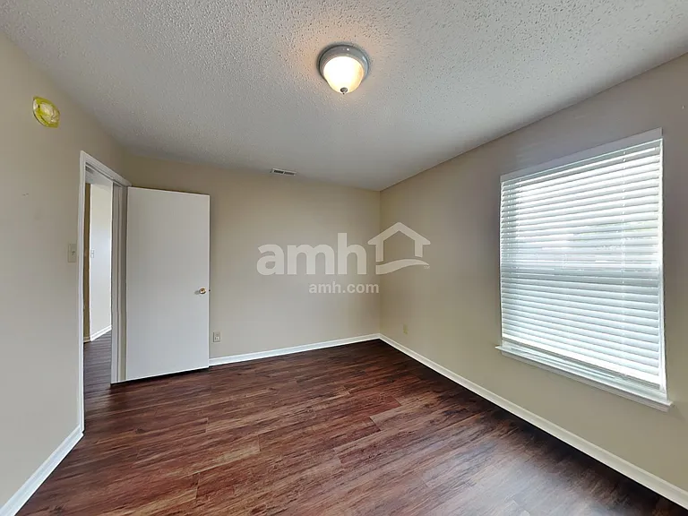 1221 Redwood Dr — Photo 32