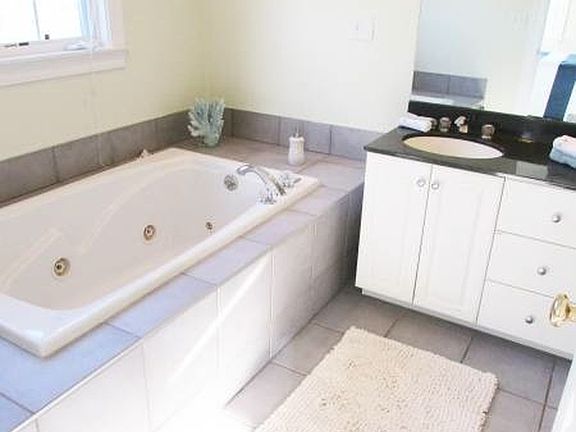 3rd image of 34 Talbot Ave