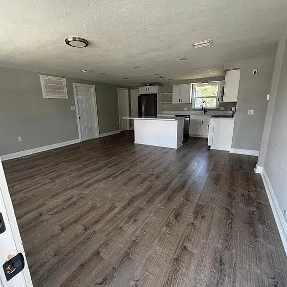 3511 Cambridge St — Photo 11