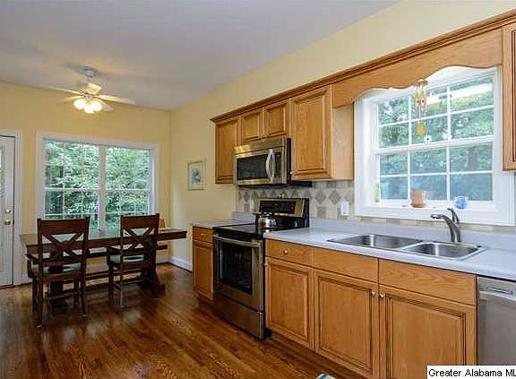 4th image of 184 Woodbury Dr