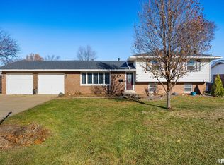 947 E Marshall St, Morton, IL 61550