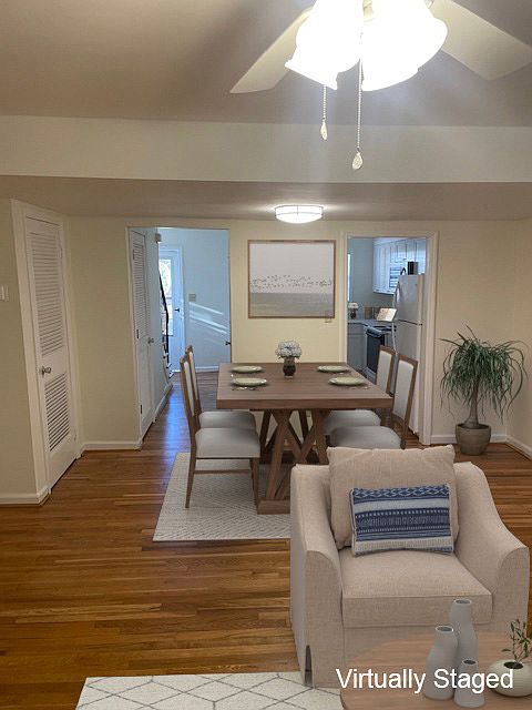 Flexible floor plan-dining area.