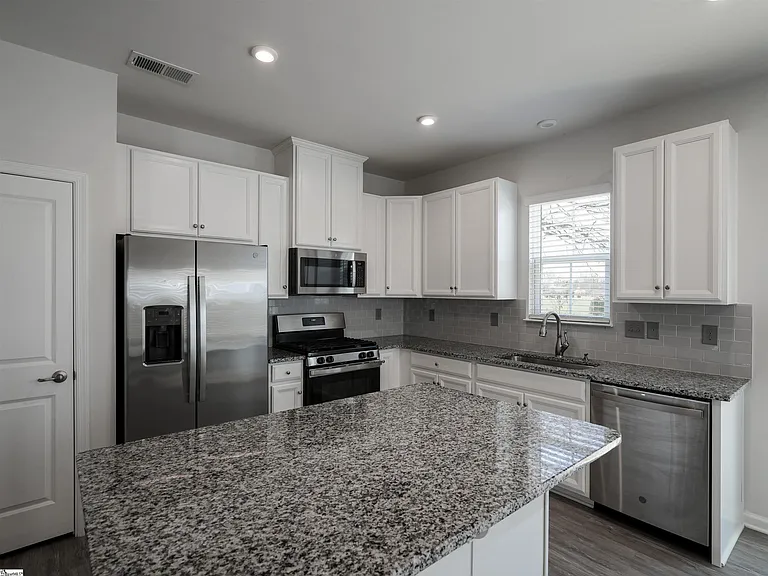 219 Hipps Crossing Dr — Photo 5