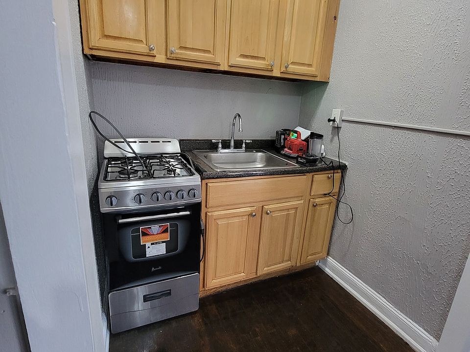 1st image of 25 Sanford Pl APT A37