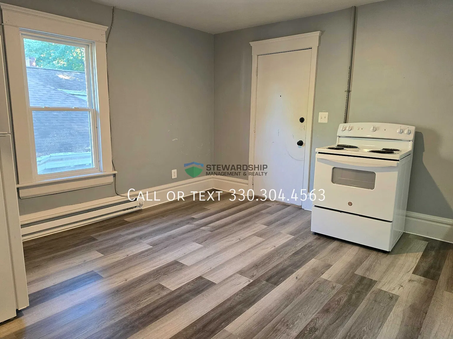 Three-Bedroom, One-Bathroom Duplex In Akron Available Now! — Photo 4