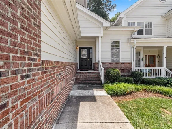 7647 Astoria Pl, Raleigh, NC 27612