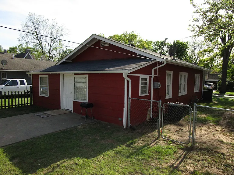 611 S Flood Ave — Photo 18
