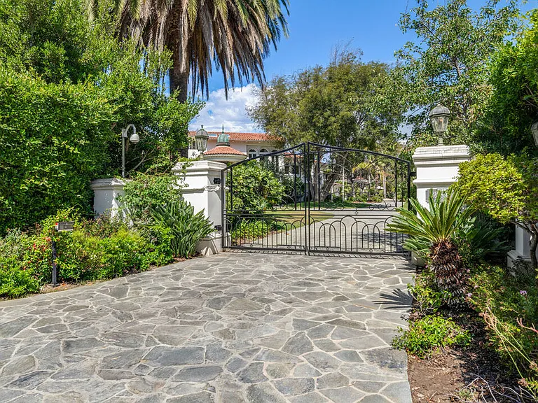 28899 Cliffside Dr — Photo 52