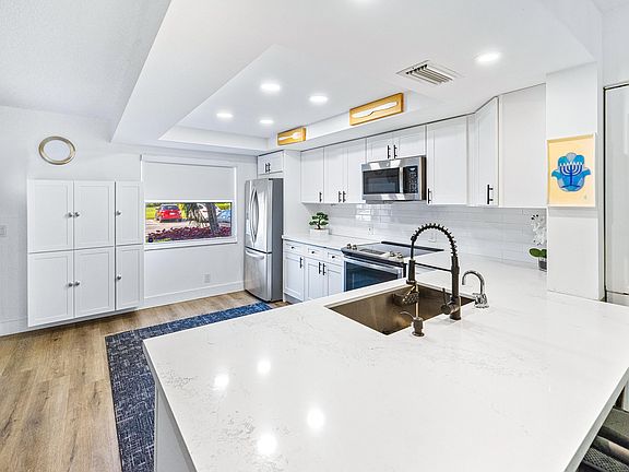 4th image of 1018 Guildford A