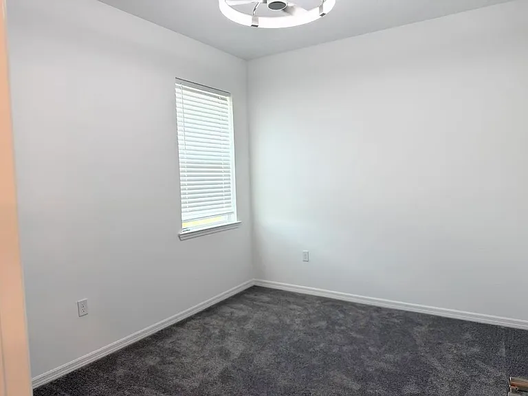 826 Castleford Ave NE — Photo 12
