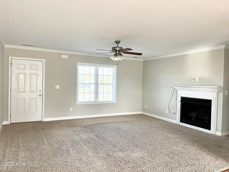 108 Oakwood Dr — Photo 3