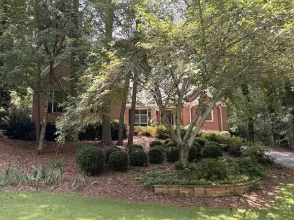 932 Hawkhorn Ct, Alpharetta, GA 30005