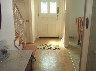 899 Brainard Rd, Highland Heights, OH 44143