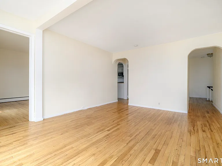 18 Elm Tree Pl #2 — Photo 4