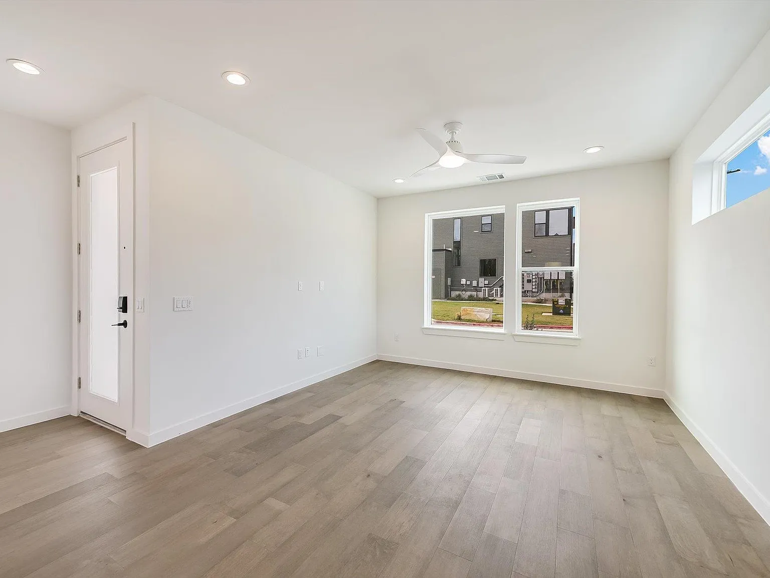 3 bed, 2.5 bath, 1731 sqft, $2,800 — Photo 3