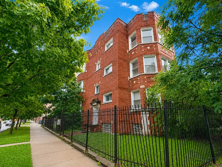 8101 S Throop St #3 — Photo 1