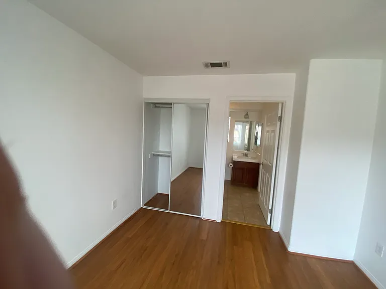 9635 Woodman Ave #16 — Photo 12