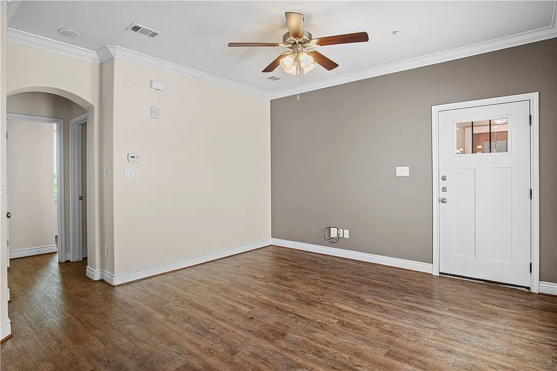 1 bed, 940 sqft, $1,200 — Photo 3