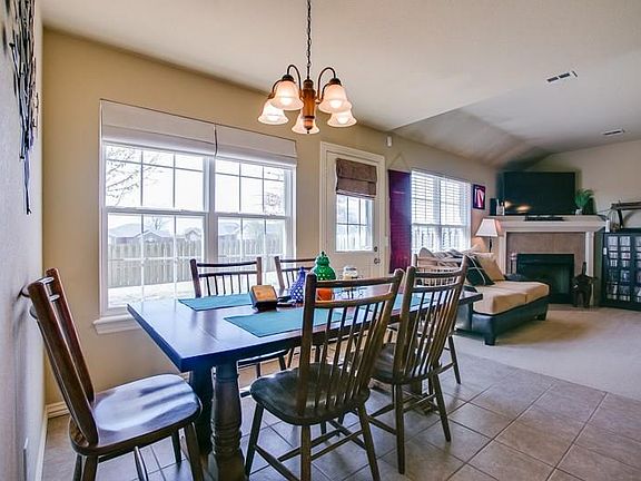 4th image of 1004 Applewood Cir