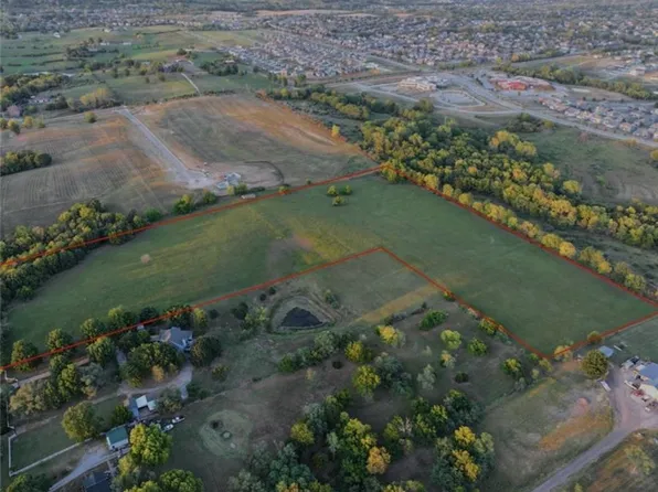 10501 NE Reinking Rd, Kansas City, MO 64156