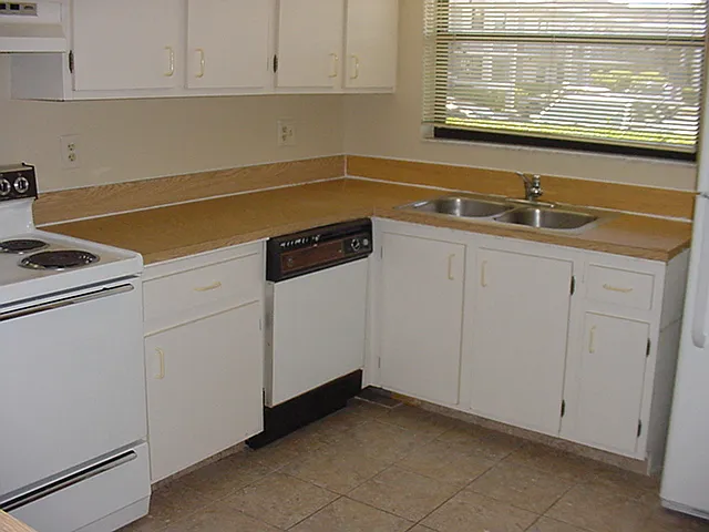 1290 SE Parkview Pl — Photo 3