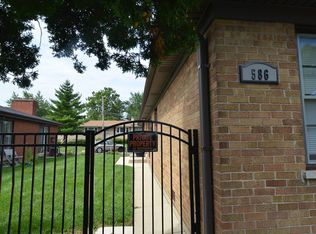 586 N Rozanne Dr APT C, Addison, IL 60101