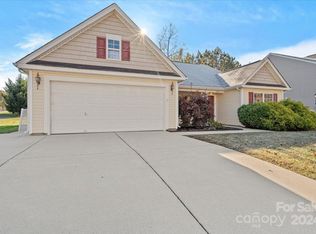 1441 Donegal Dr, Lake Wylie, SC 29710