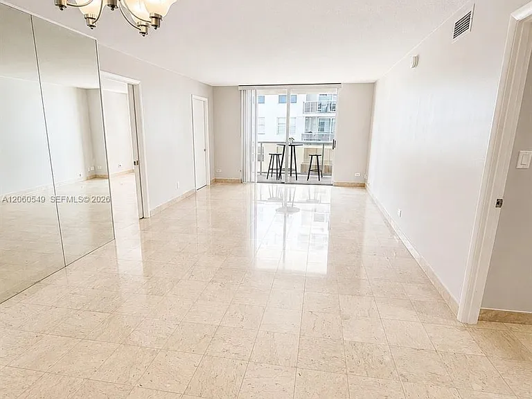 6039 Collins Ave #516 — Photo 3