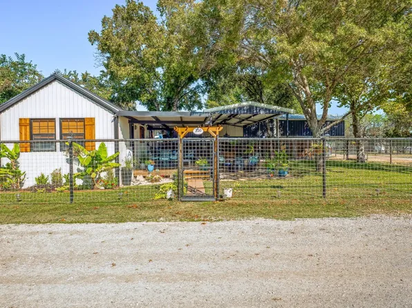 220 Treasure Bch, Comanche, TX 76442