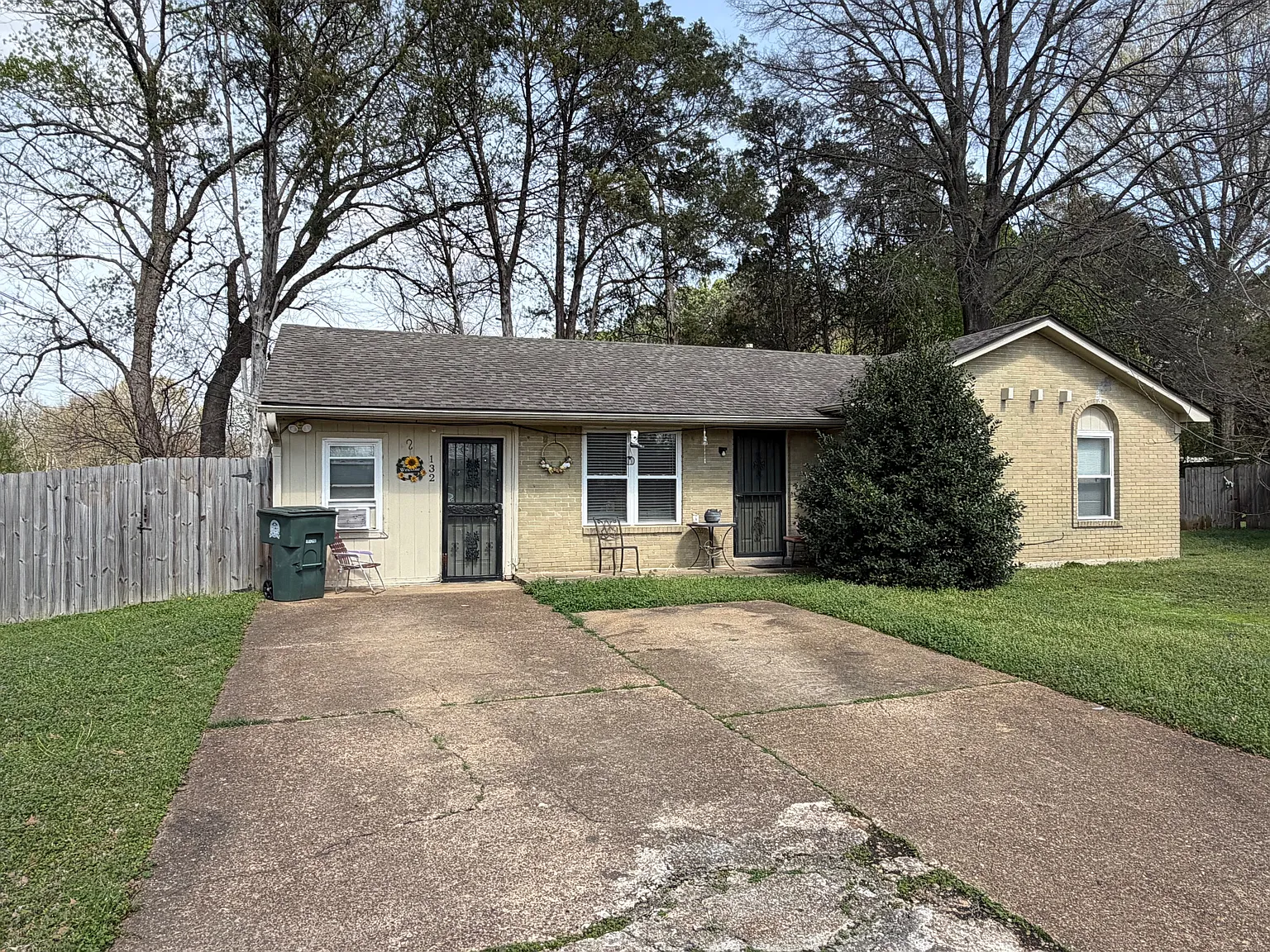 3 bed, 1091 sqft, $1,350 — Photo 1