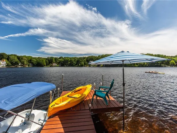 44 W Shore Dr, Exeter, RI 02822