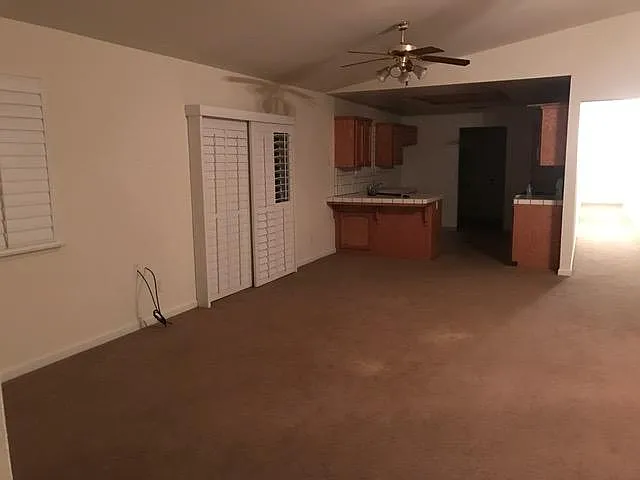 5 bed, 2900 sqft, $2,985 — Photo 2