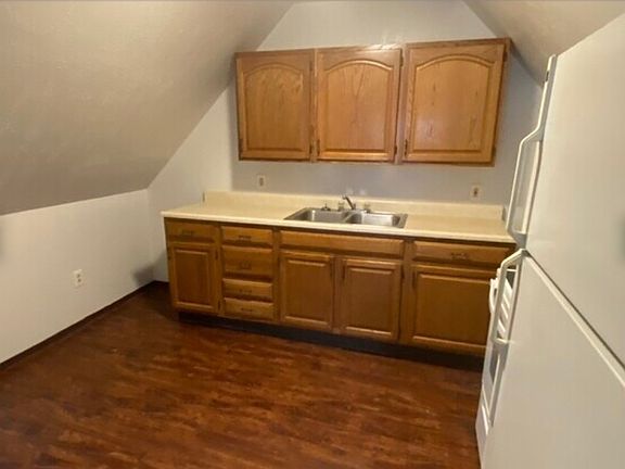 3rd image of 442 Eleanor St #3