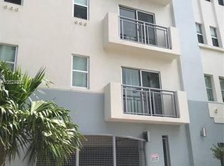 1040 10th St APT 303, Miami Beach, FL 33139