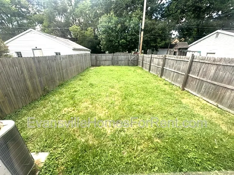 1711 Ewing Ave — Photo 8