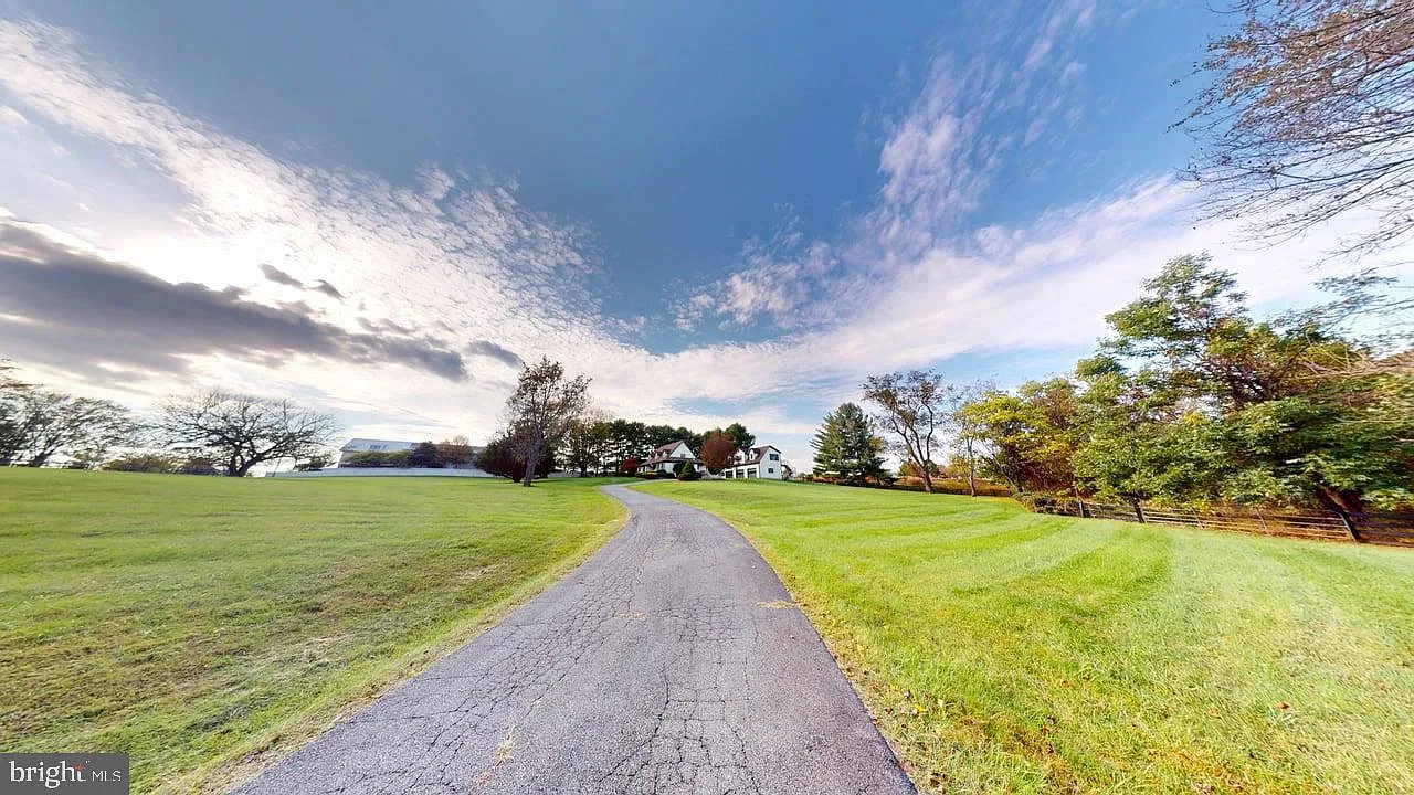 2 bed, 1.0 bath, 900 sqft, $1,850 — Photo 1