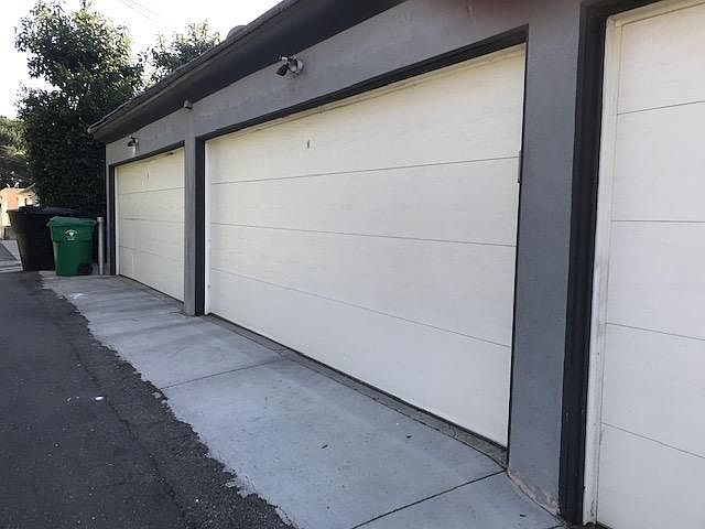 1st image of 366 S Crescent Dr