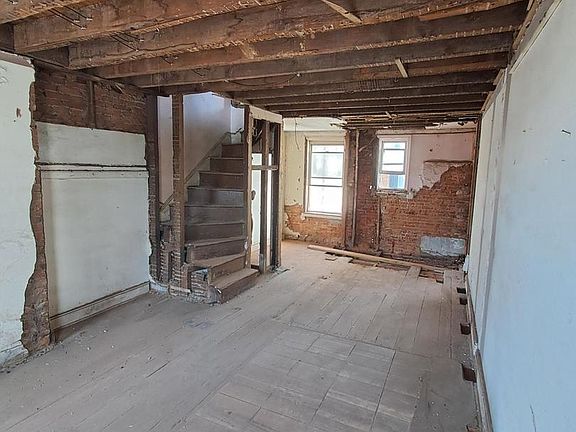4th image of 2144 E Letterly St