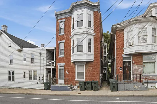 207 N Mulberry St Photo 1