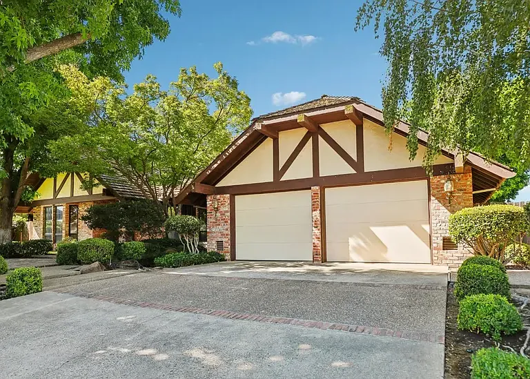 1112 Schauer Ct — Photo 11