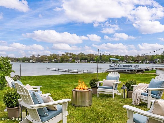4th image of 434 W Crooked Lake Dr