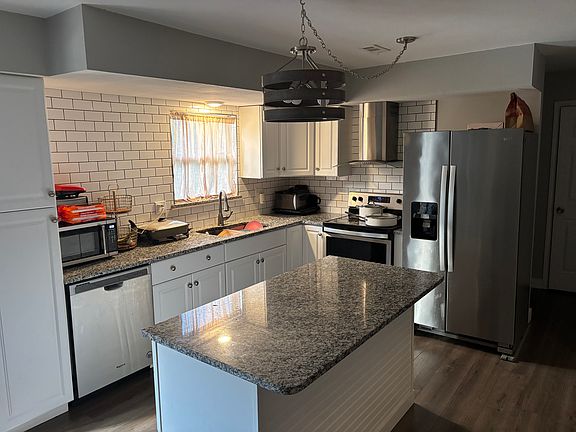 4th image of 1905 Waverly Ct #A