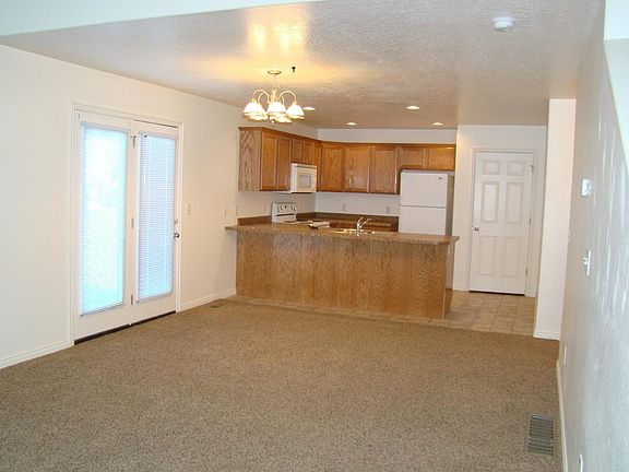 large kitchen/ familyroom