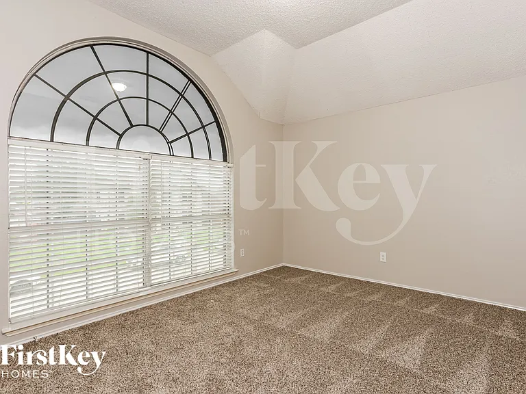 2329 Bent Brook Dr — Photo 16