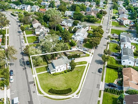 4th image of 122 Biltmore Blvd