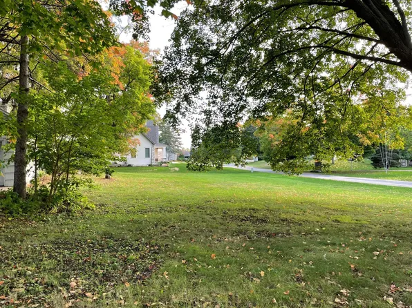 3605 Montgomerie Ave, Deephaven, MN 55391